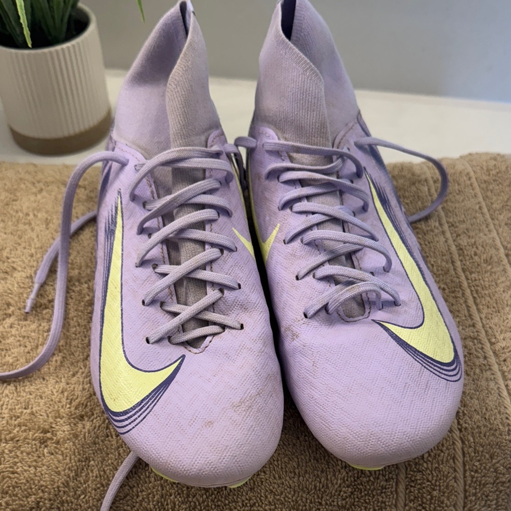 Nike Women's Purple and Yellow Athletic Shoes